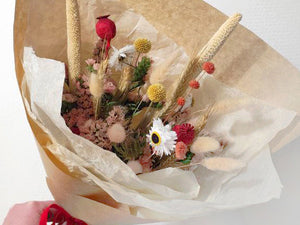 Kuivakukkakimppu viljankorsilla ja unikonkotiloilla 🌾❤️