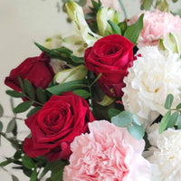 ✨ Ylellinen ja näyttävä kukkakimppu ✨