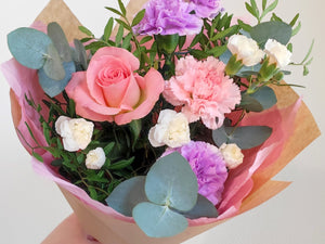 Elegantti kimppu vaaleanpunaisen ja violetin sävyissä 🌸💜🌿