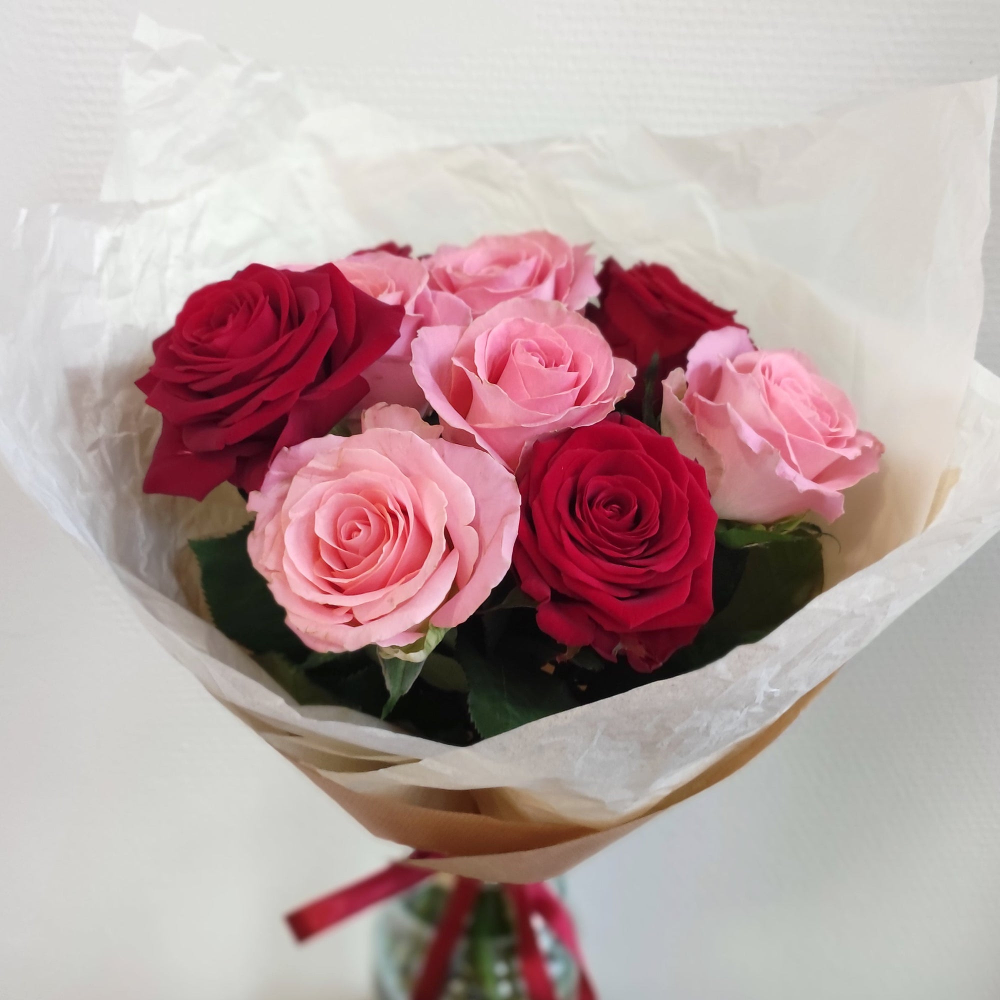 Upea ruusukimppu | Punaiset ja vaaleanpunaiset ruusut🌹❤️✨