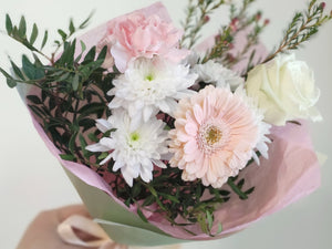 Herkän kaunis pastellikimppu | Gerbera, ruusu ja krysanteemi