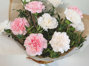 🌸 Pastellisävyiset neilikat – herkkä ja elegantti kukkakimppu 🌿