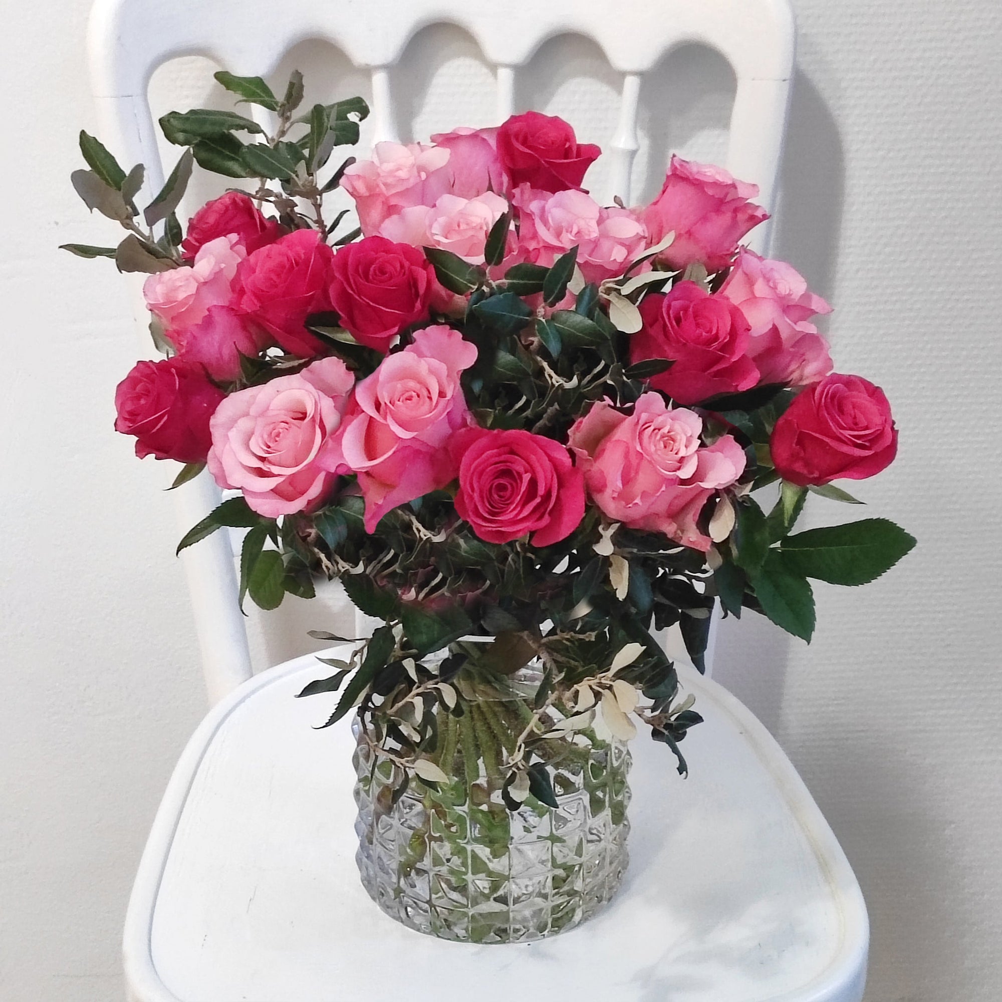 🌸 Upea ruusukimppu | Vaaleanpunaiset ruusut eri sävyissä ja vihreys