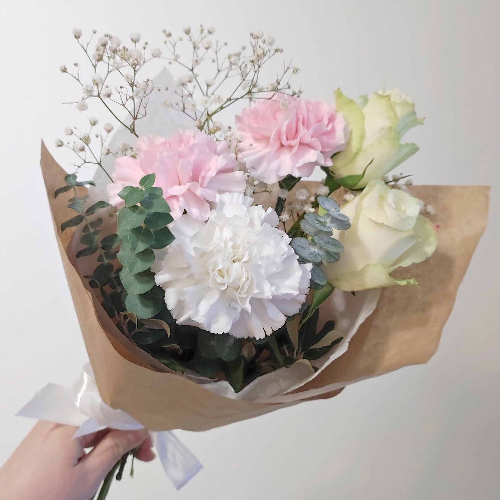 🎀 Pink dream – peony bouquet with carnations in shades of pink and white 🌸