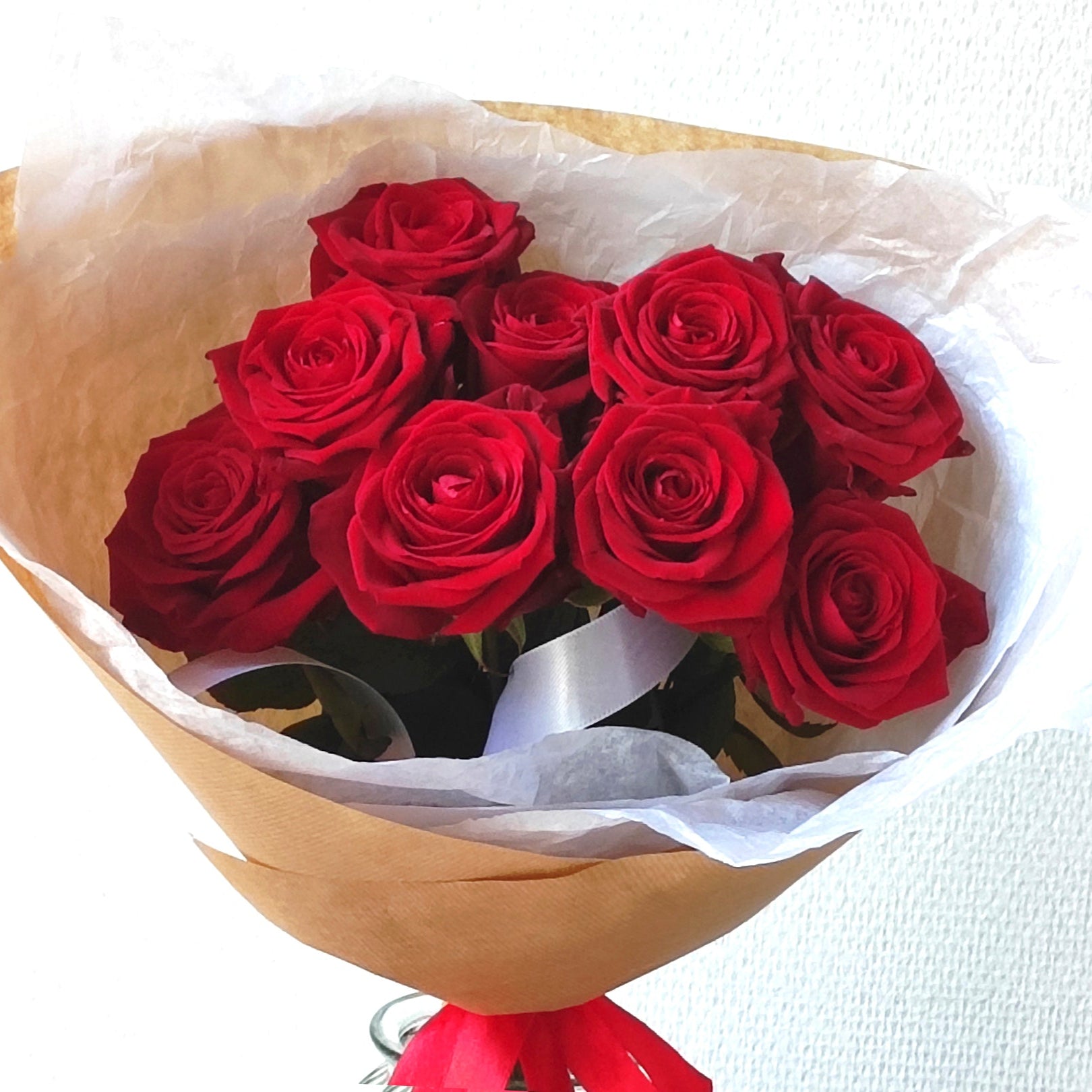 🌹 Punaiset ruusut – Ajaton ja elegantti kukkakimppu 🌹