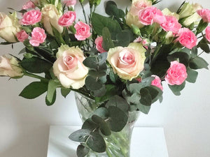 Herkän vaaleanpunainen ruusu- ja neilikakimppu 🌿🌸💗