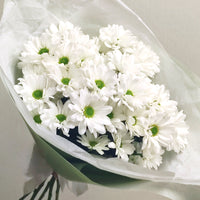 Elegantti valkoinen krysanteemikimppu | Tuoreet kukat Lahdessa, Suomessa