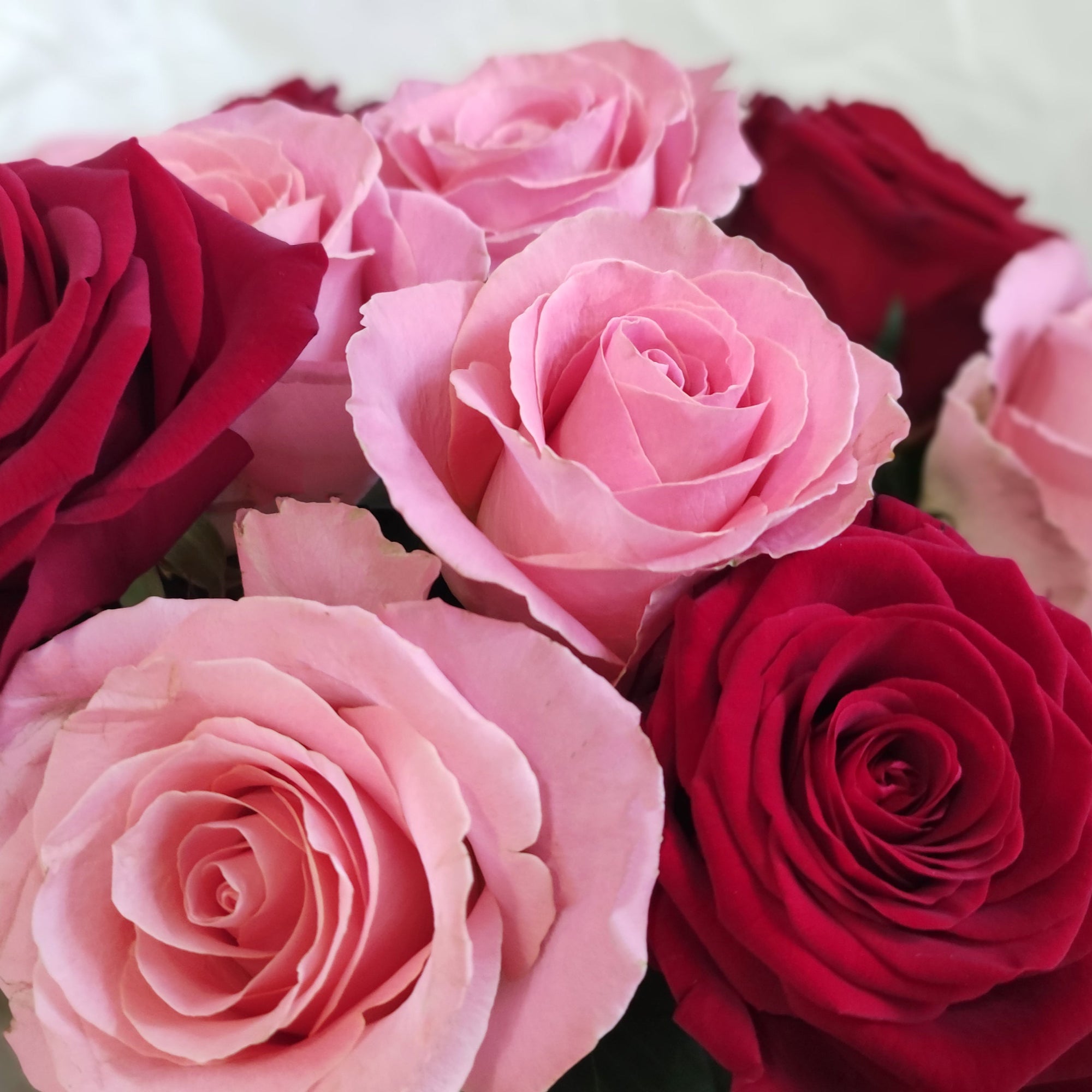 Upea ruusukimppu | Punaiset ja vaaleanpunaiset ruusut🌹❤️✨