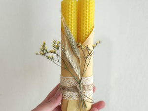 🕯️ Luonnonvalo – mehiläisvahakynttilät kuivakukkakoristeilla (2 kpl)