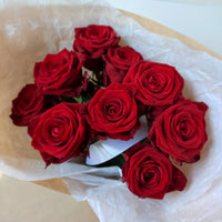 🌹 Punaiset ruusut – Ajaton ja elegantti kukkakimppu 🌹