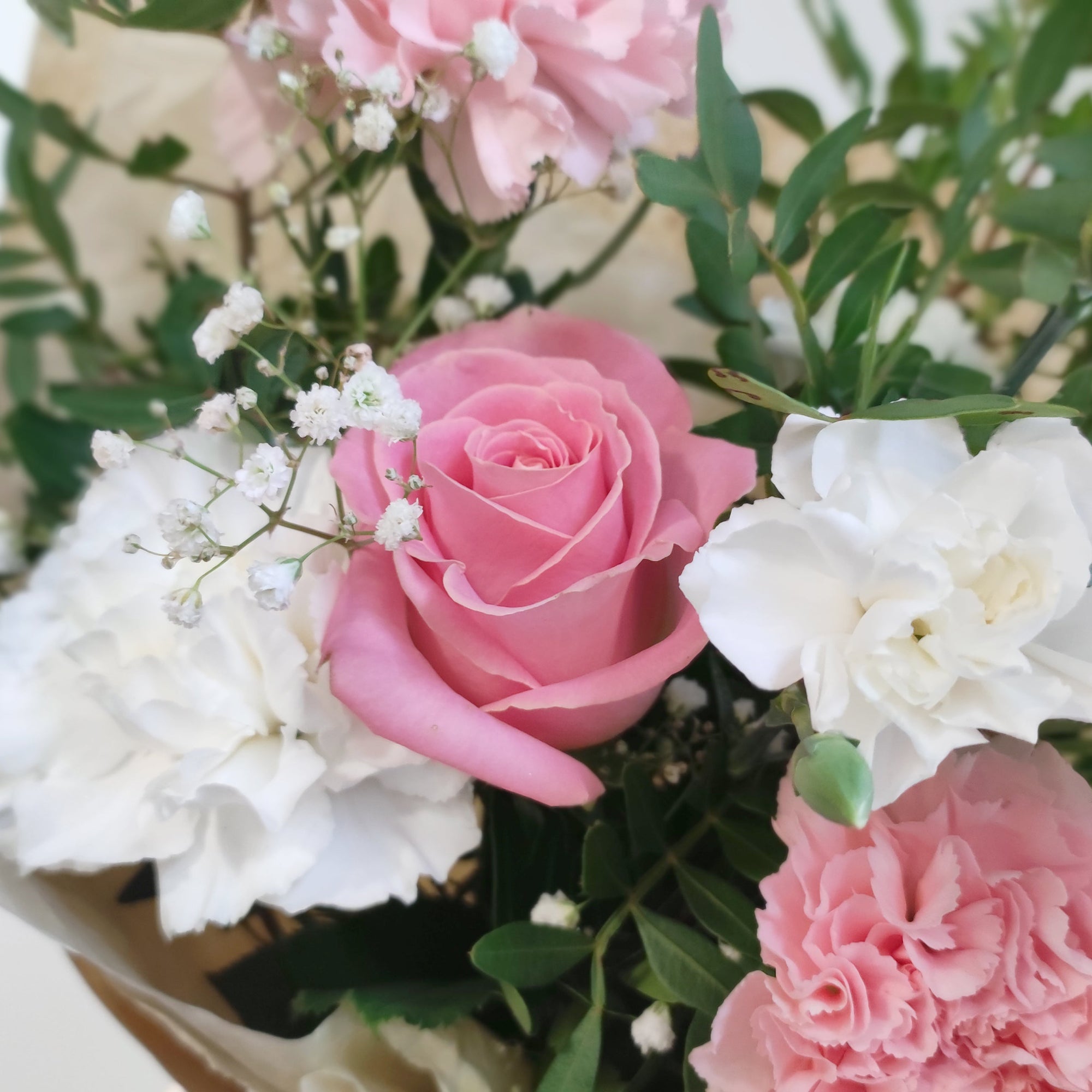 Herkän kaunis kimppu vaaleanpunaisen ja valkoisen sävyissä 🌸🤍