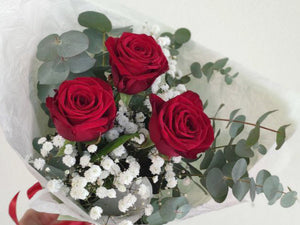 Klassinen rakkauden kimppu | Punaiset ruusut, eukalyptus ja gypsophila ❤️🌿