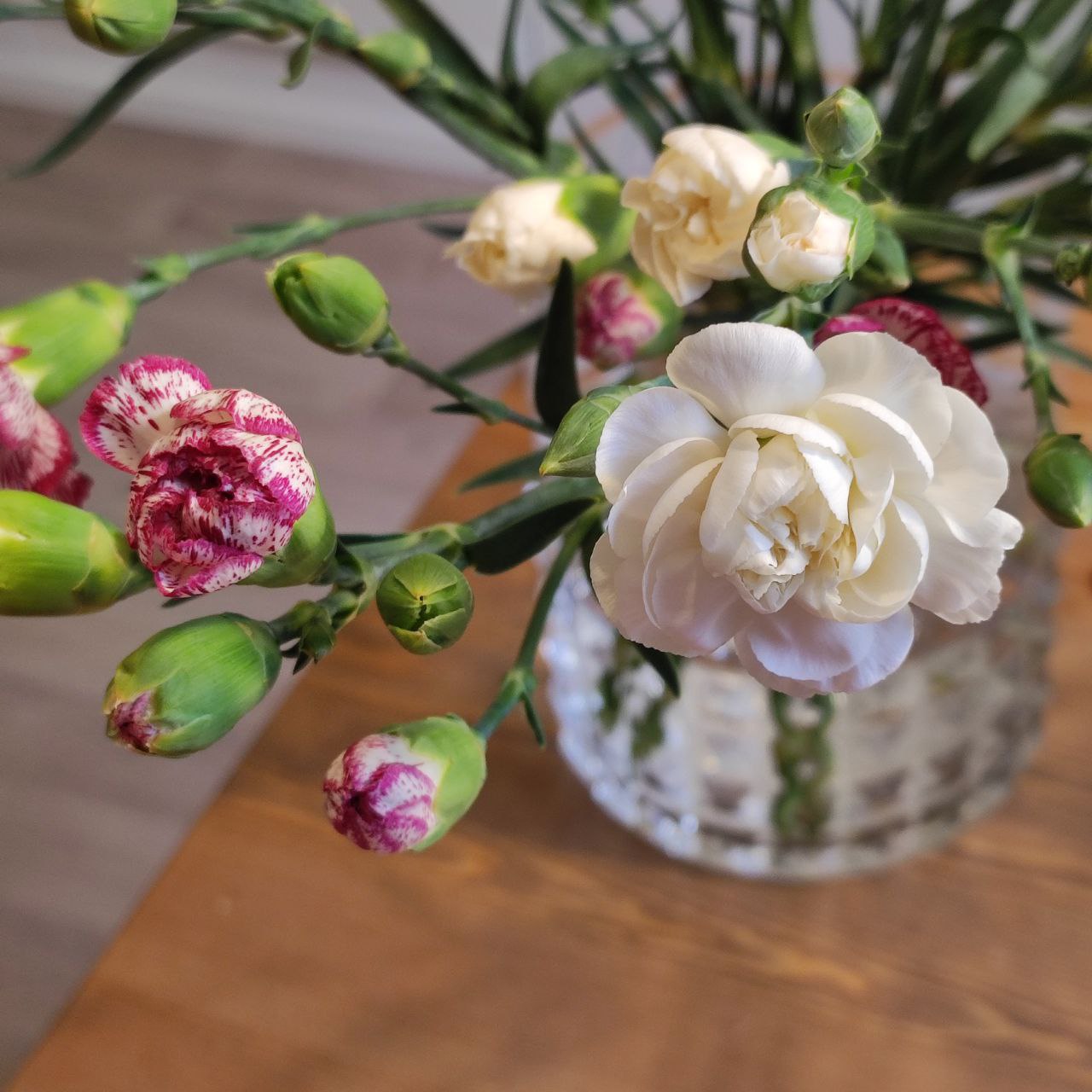 Lovely bouquet with bushy carnations.