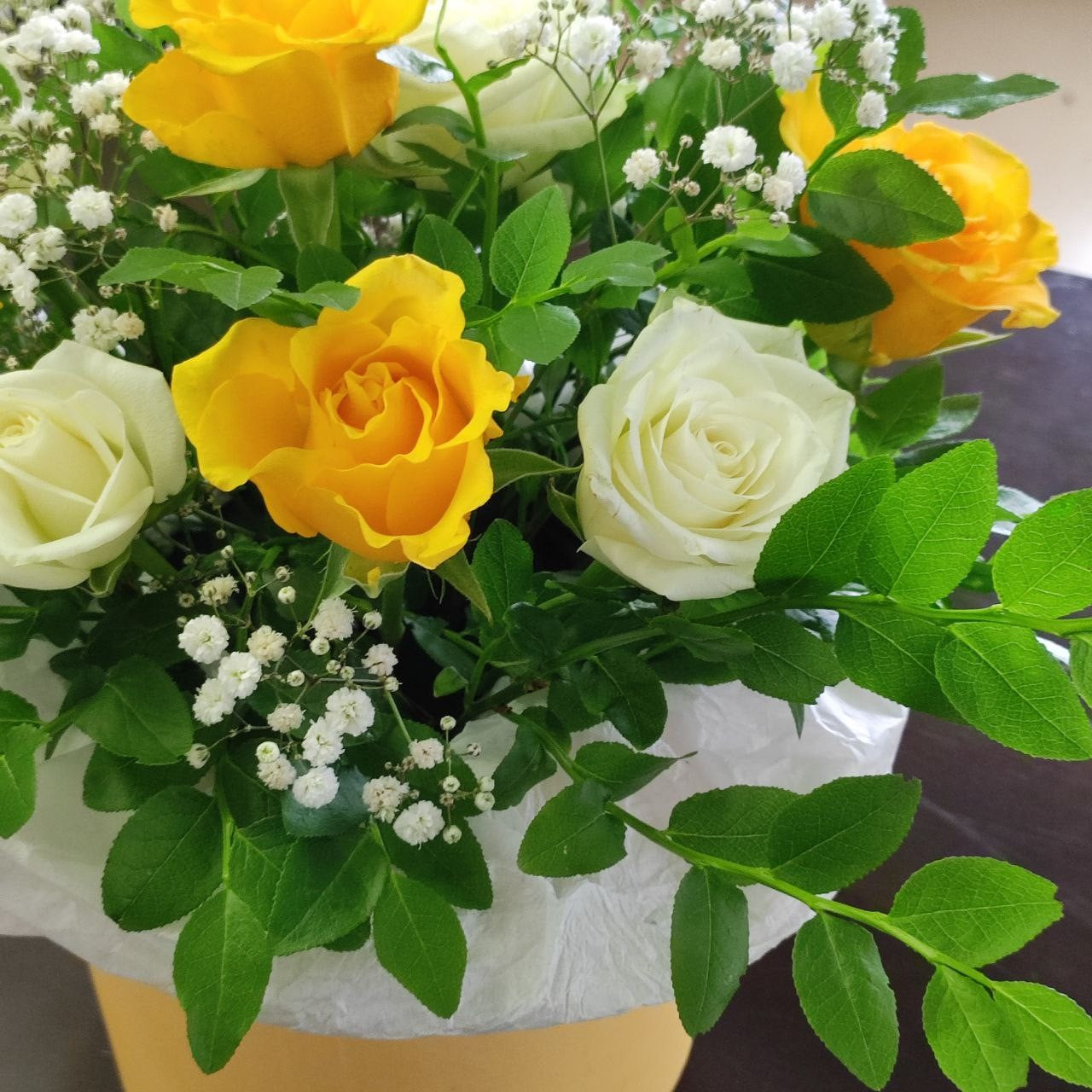 Composition with yellow roses in a box