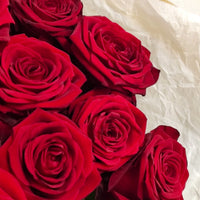 🌹 Punaiset ruusut – Ajaton ja elegantti kukkakimppu 🌹