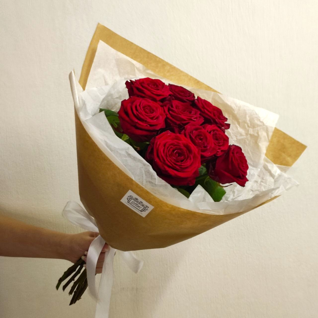 Сolourful bouquet of red roses