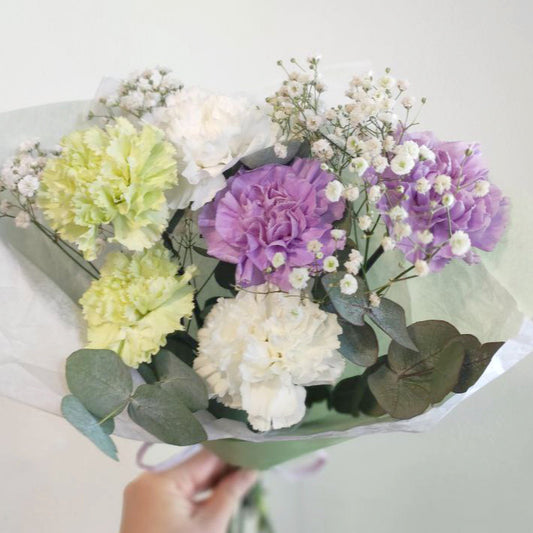Delicate and elegant – pink roses and eucalyptus 🌸💚