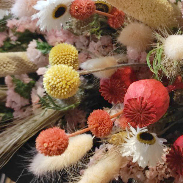 Kuivakukkakimppu viljankorsilla ja unikonkotiloilla 🌾❤️