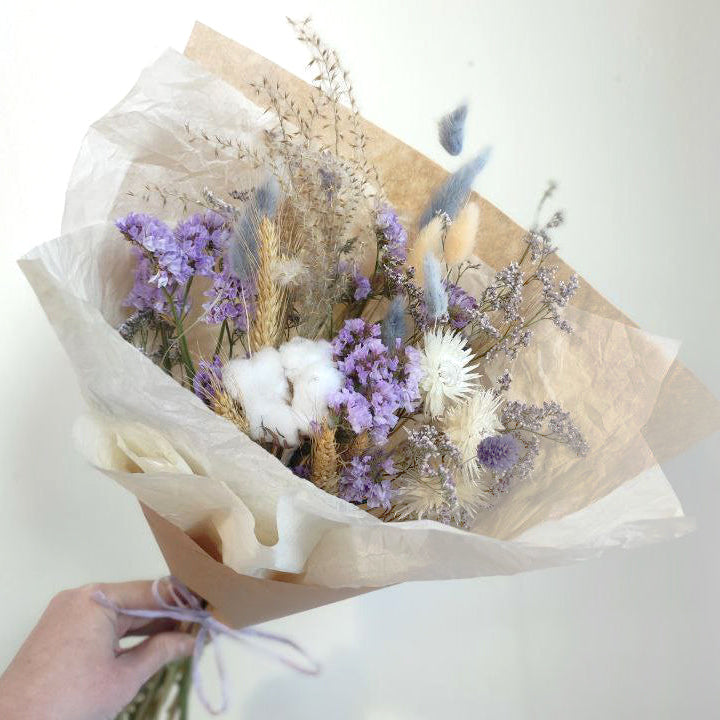 💜 Pieni kuivakukkakimppu – lilan sävyinen unelma