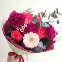 Päivän kimppu – kaunis ja ajankohtainen kukkakimppu myymälän valikoimasta